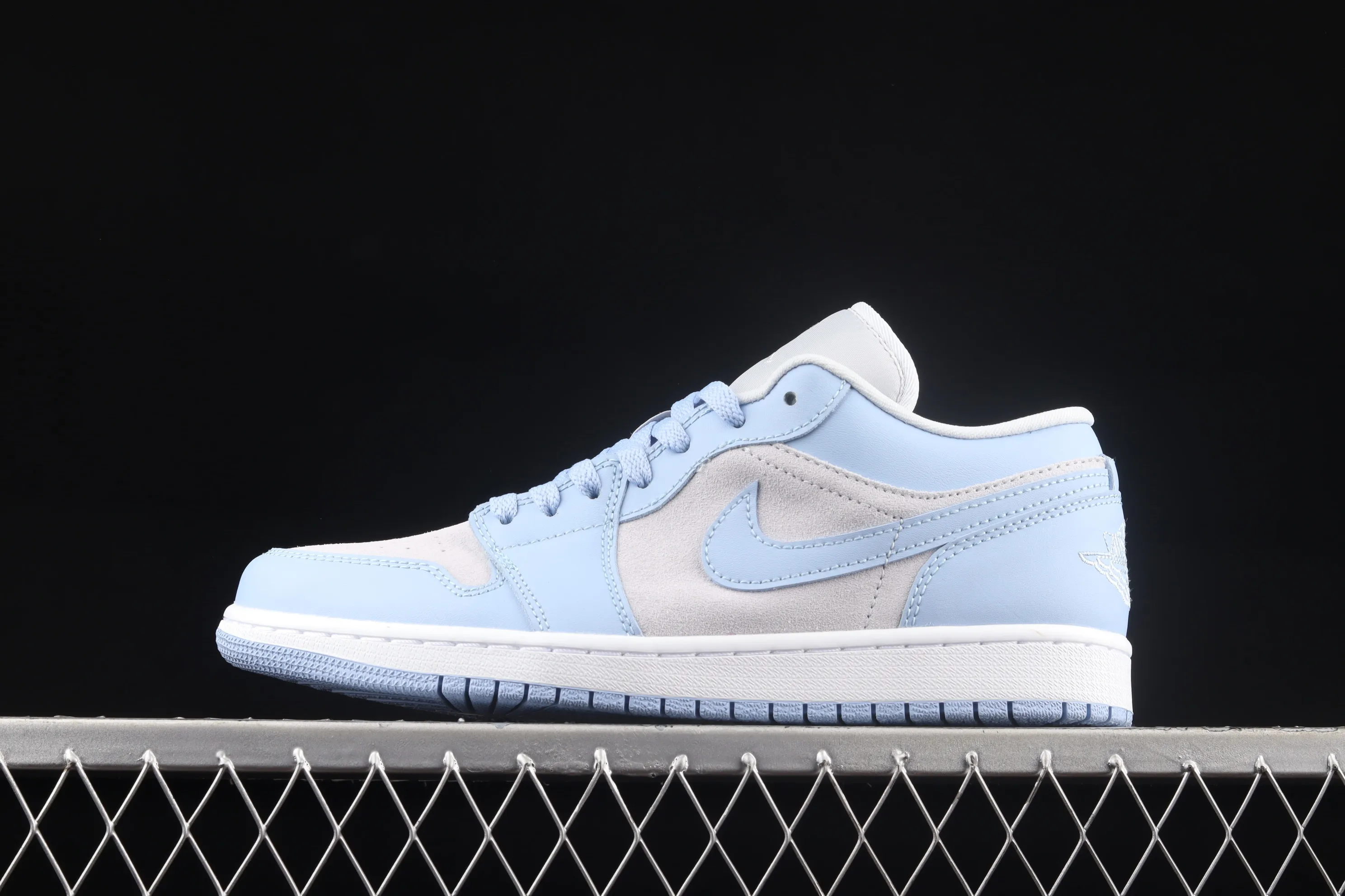 All categories Air Jordan Jordan series basketball shoes Air Jordan 1 Low G version pure original Air Jordan 1 Low AJ1 Joe 1 University blue ice blue gray low-top casual sneakers DC0774-050
